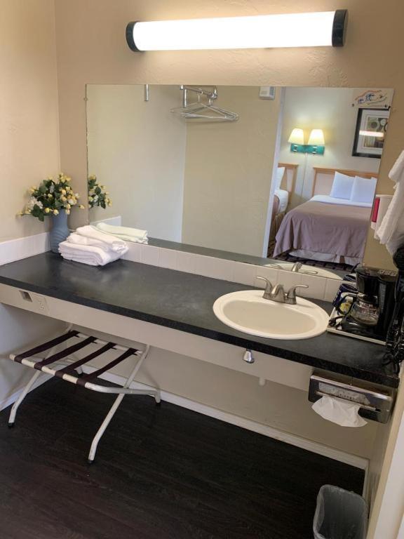 Economy Inn Reedsport Eksteriør billede